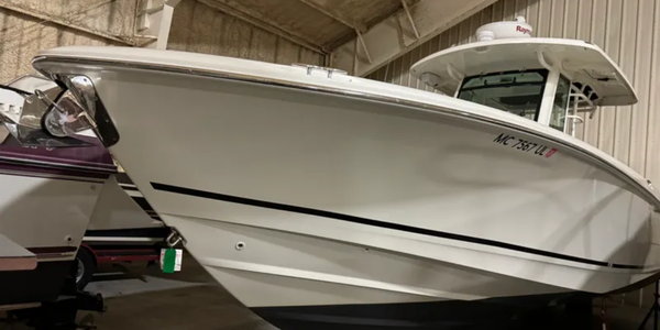 2018 Boston Whaler Inc OUTRAGE 33