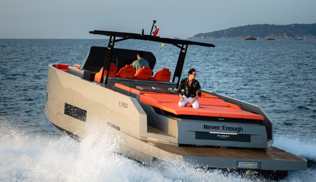 アオ BoatTEST.com Newsletter | Un-Grounded | De Antonio 42 | Axopar 29