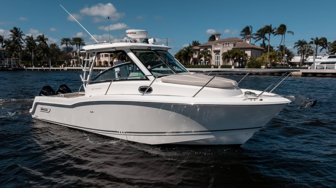 2022-boston-whaler-285-conquest-power