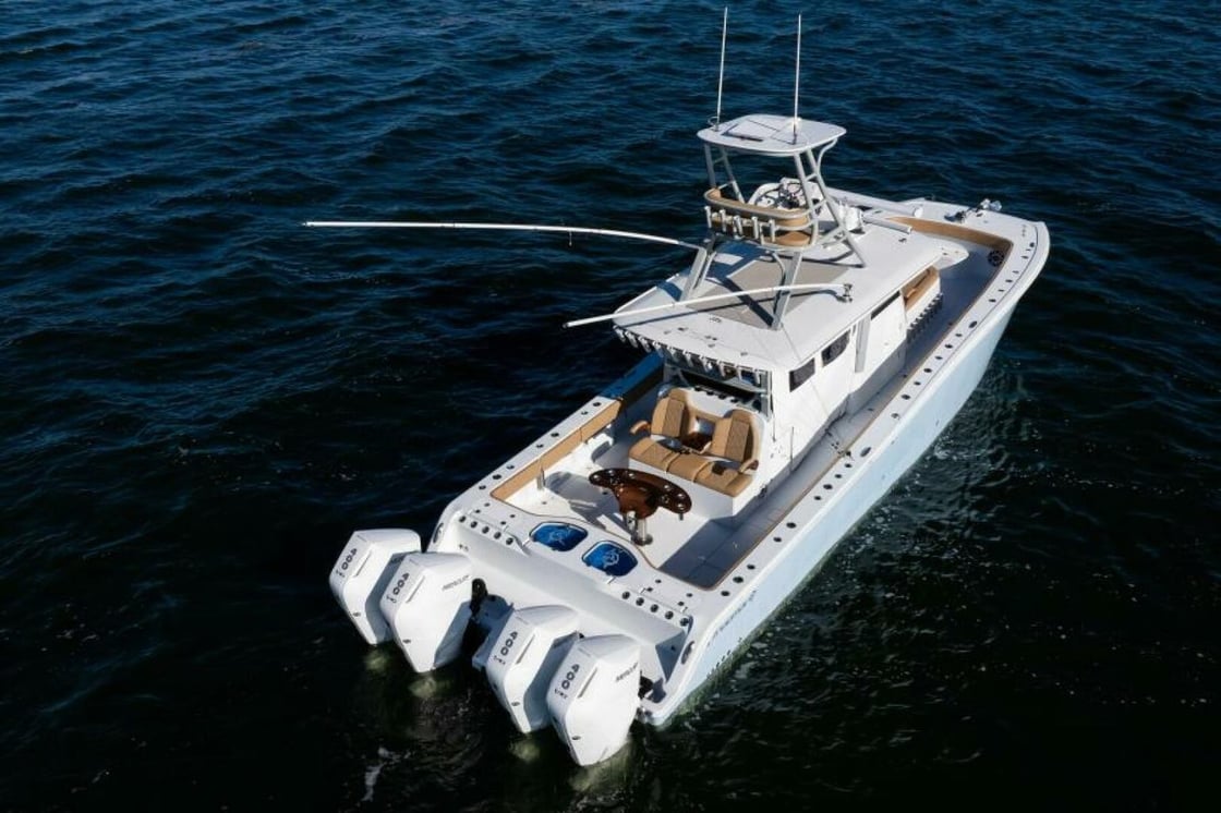 Pre-owned Freeman 43 center console