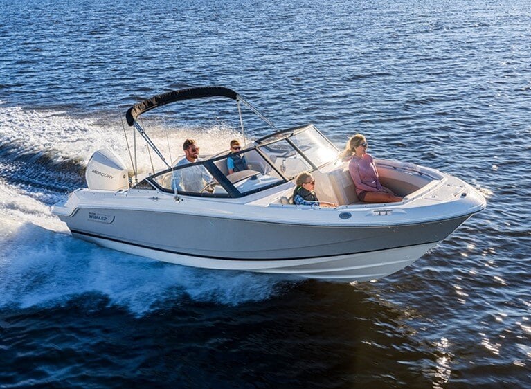 Boston-Whaler-210 Vantage-running-6-3-24(3)