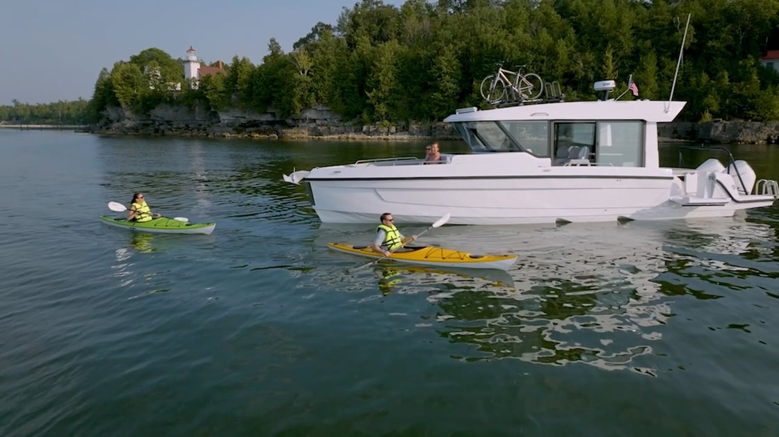 Cruisers-38-VTR-EC-anchored-kayaks-12-28-25