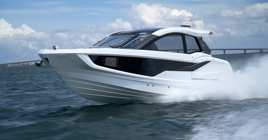 Galeon 375 GTO running shot