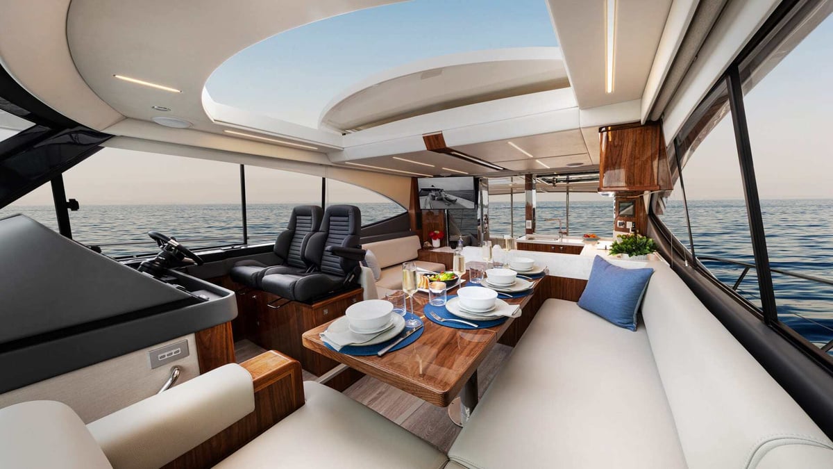 Riviera-505-SUV-Saloon-01-Gloss-Walnut