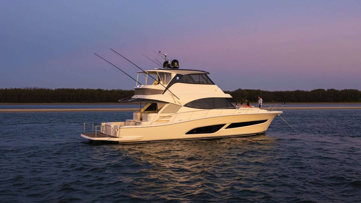 Riviera-58-Sports-Motor-Yacht-Model-Page-Exterior-Images-Thumb