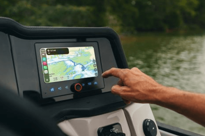 Apple CarPlay onboard with Savvy Navvy