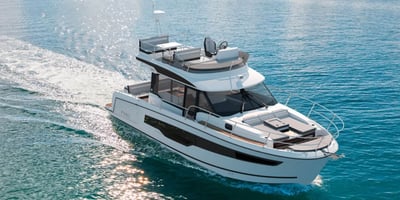 Jeanneau NC 1095 FLY running