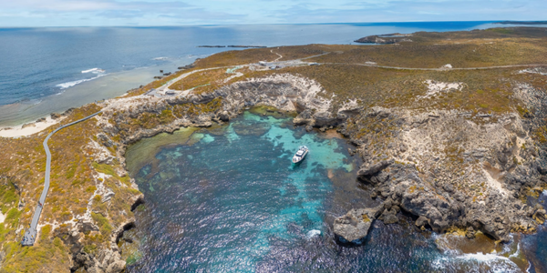 Riviera 505 in Au Bay