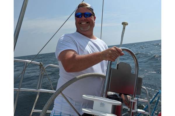 Sailing the Forget-Me-Knot on the bay of Green Bay