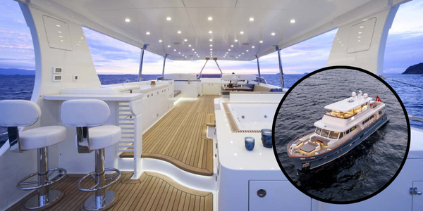 The expansice flybridge of the Vicem 95