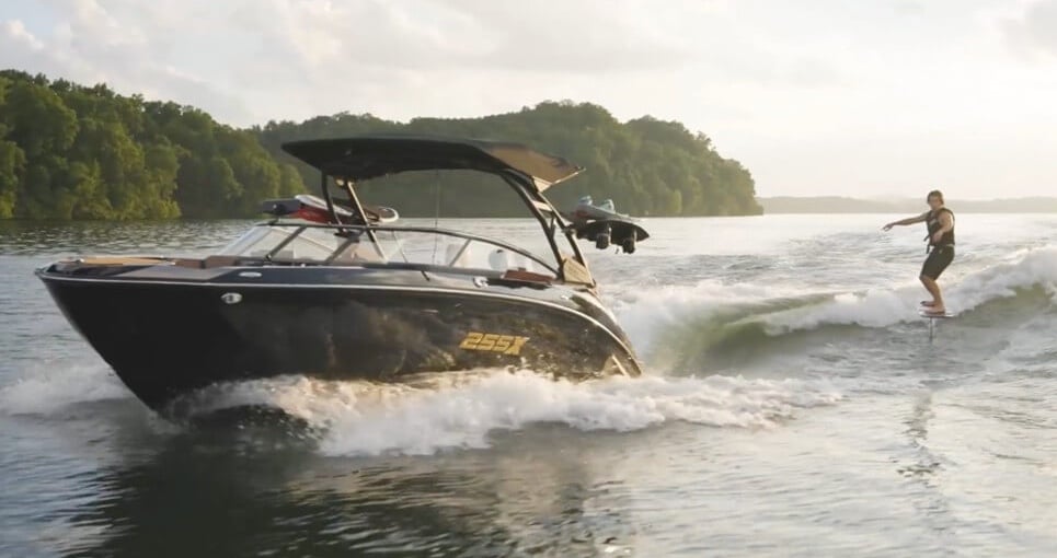Yamaha 255XD wakeboarding
